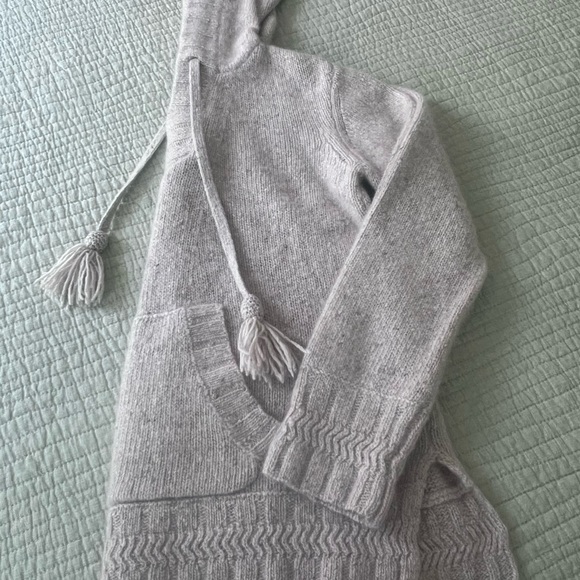 Sweater size M/L Faherty brand Like new 100% cashmere - Picture 4 of 6